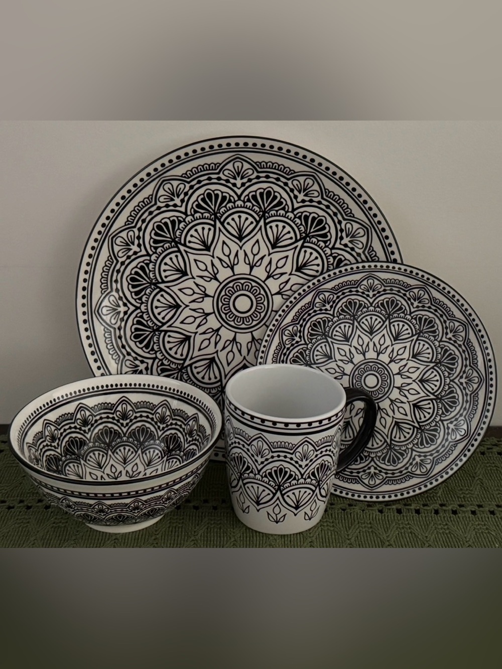 NWT ROYAL NORFOLK Mediterranean black & white 4 pc place setting
